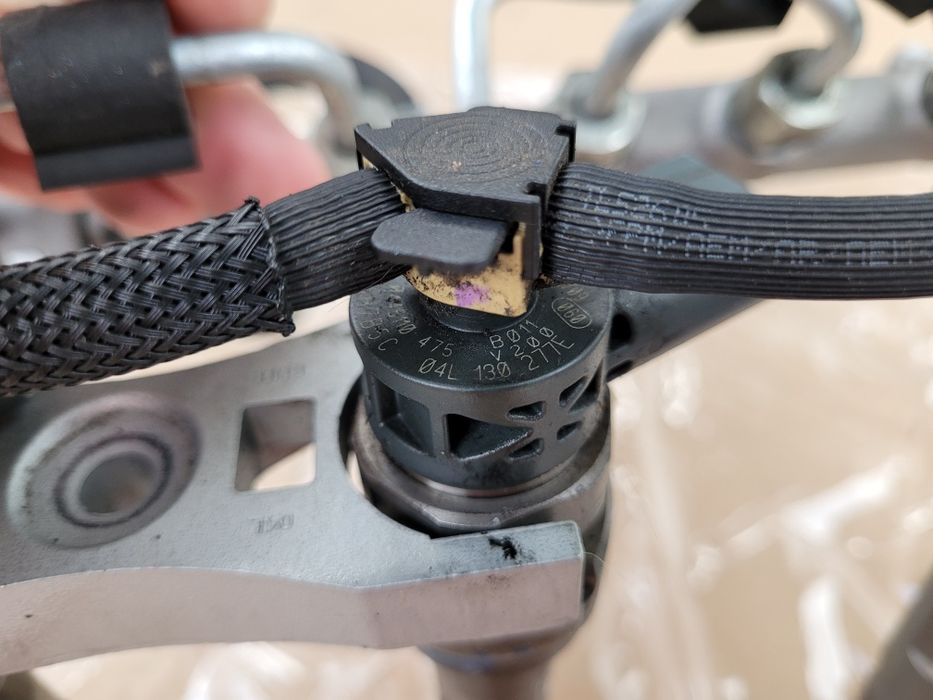 Injectoare Injector 2.0 Tdi CRB CKF Skoda Octavia 3 VW Golf 7 04L13027