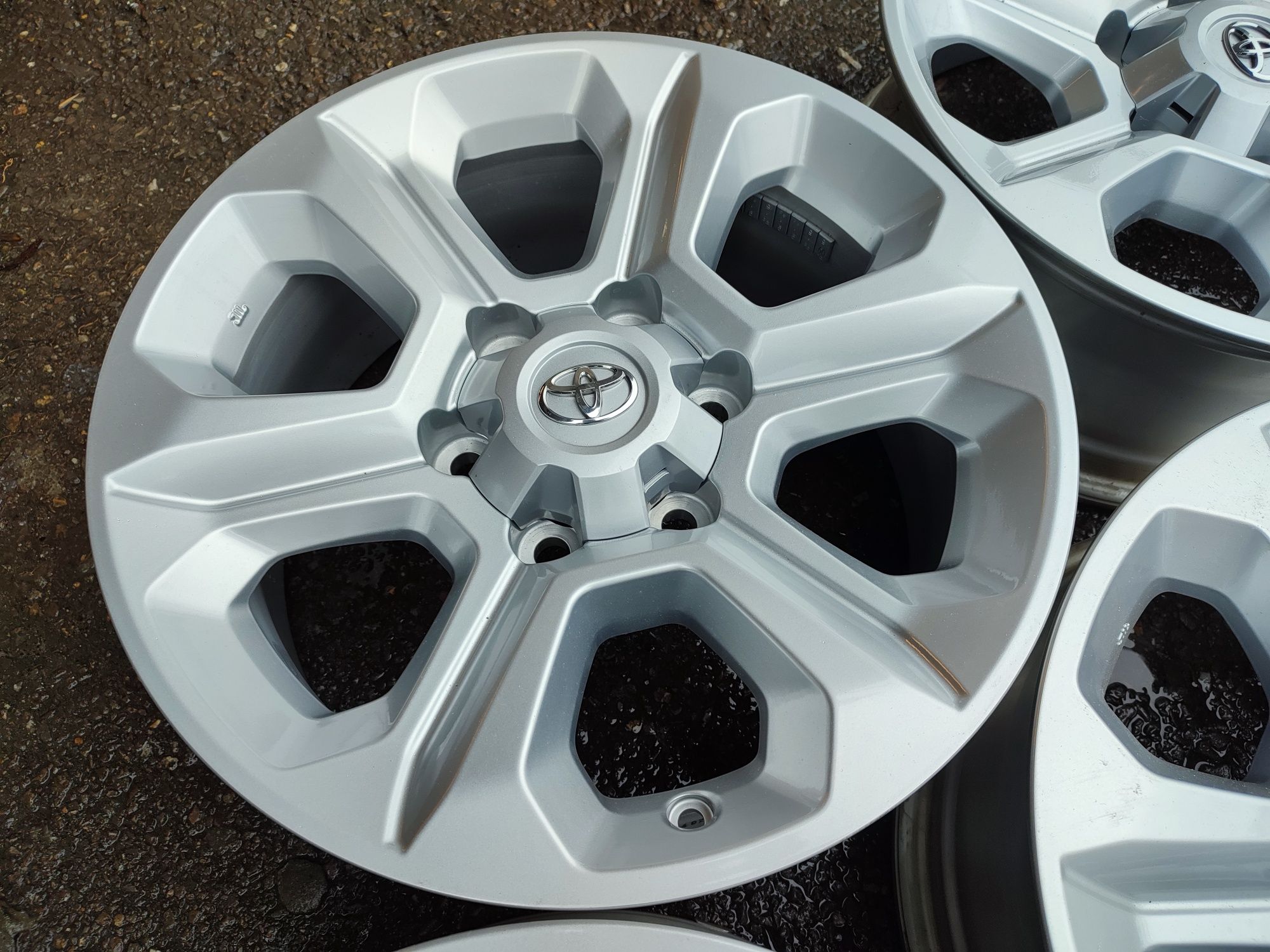 17" оригинални алуминиеви джанти за Toyota Land cruiser...