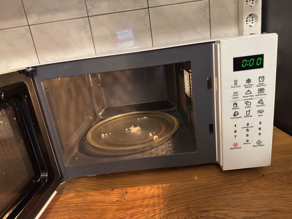 Cuptor cu Microunde DAEWOO