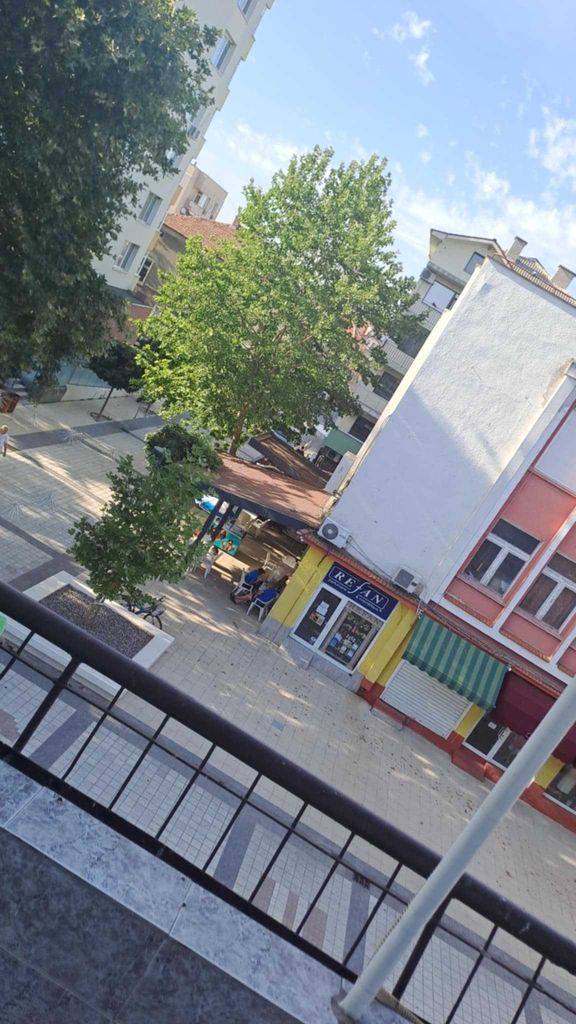 Дава се под наем Тристаен апартамент в Свиленград - 100 кв.м за 357 € - Снимка #3