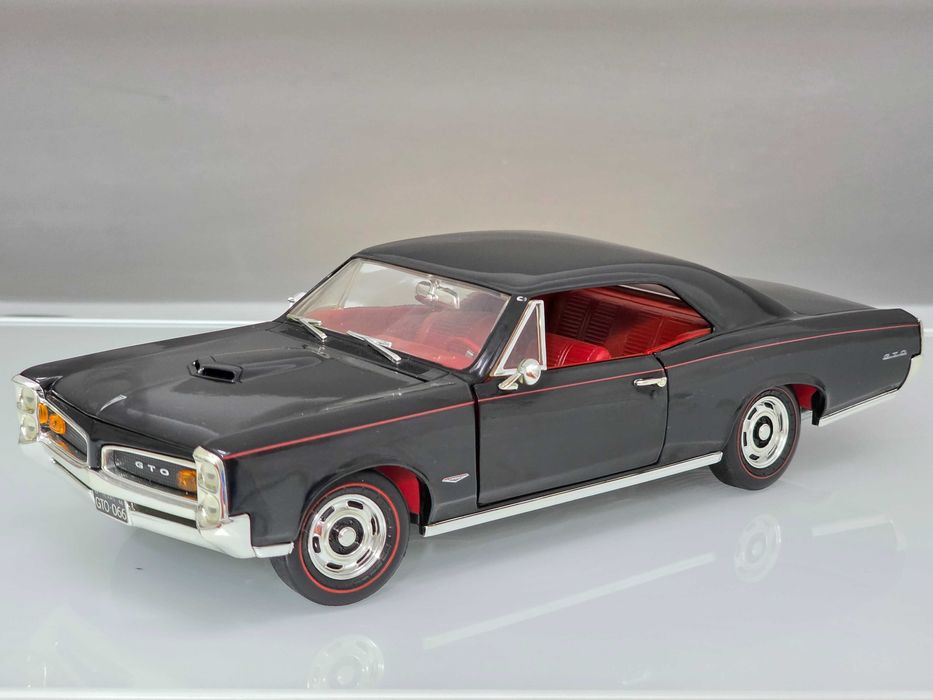 Macheta Auto 1/18 ERTL 1966 Pontiac GTO Black Red