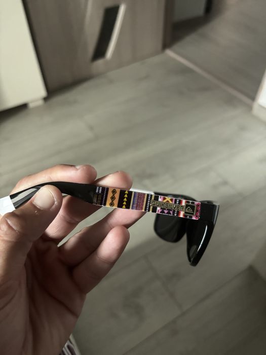 Vând ochelari de soare Quiksilver, model unisex.