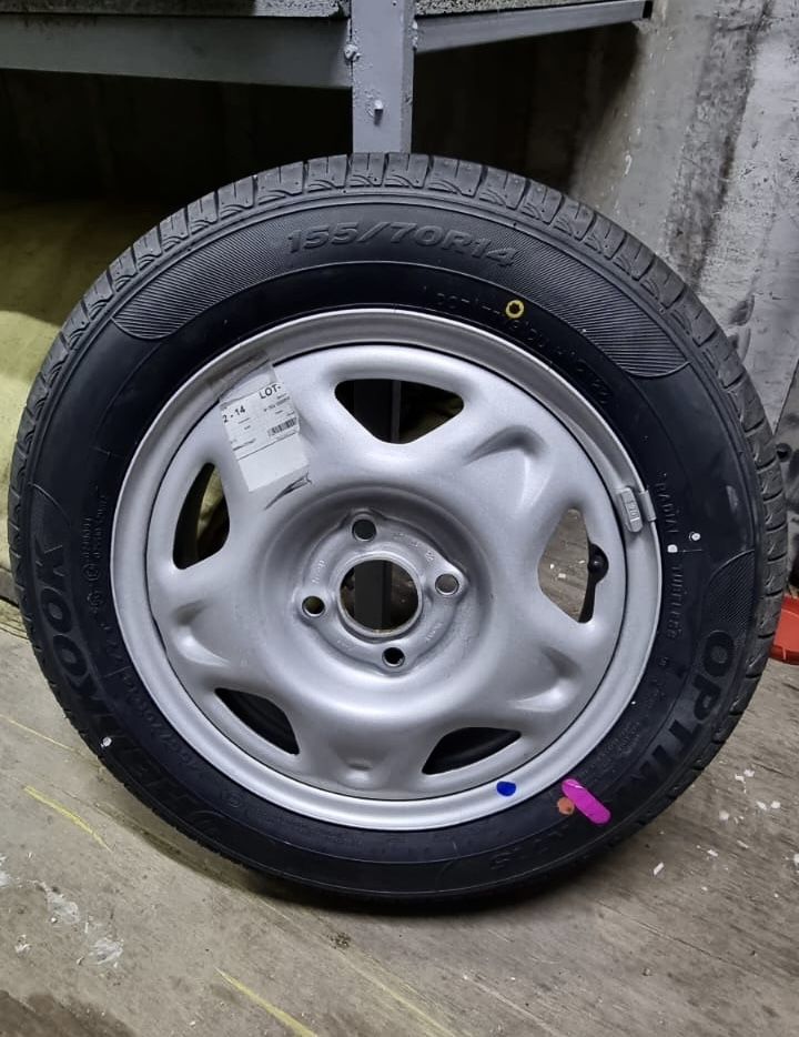 Летние шины 155/70 R14 вместе с дисками и колпаками