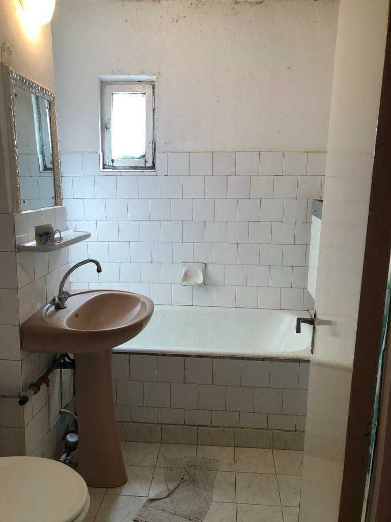 De vanzare apartament 4 camere 2 bai