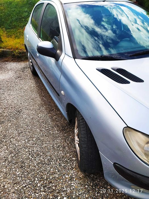 продава кола Пежо 206