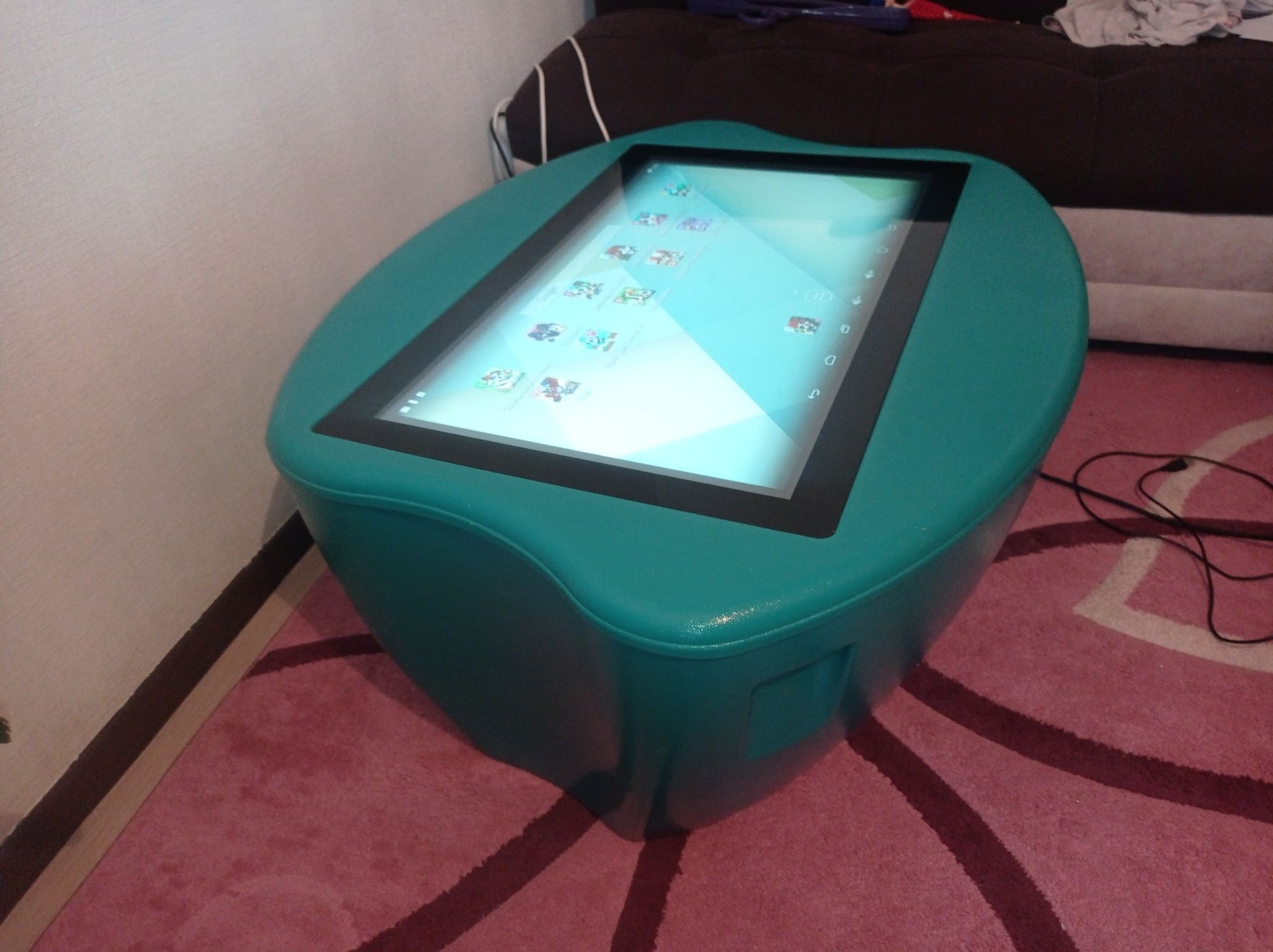 интерактивный сенсорный стол на андроид 32" Сенсорная панель.