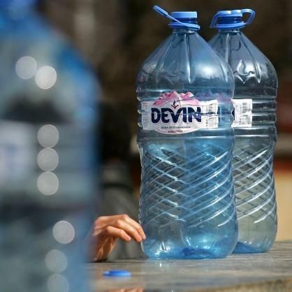 Празни туби от вода