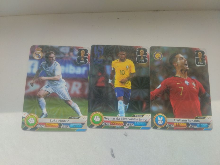 Продаются карточки футбольные
