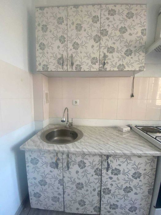 Kvartira 2 xonali sotiladi