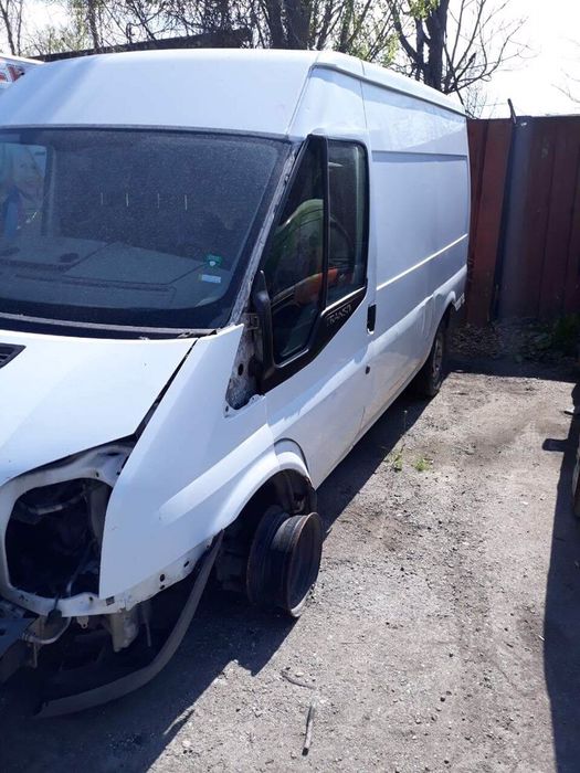 На части Ford Transit 2.2tdci предно задвижване 2008г