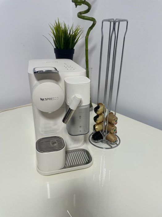 Espressor Nespresso Lattissima One Evolution / Suport Metalic Capsule