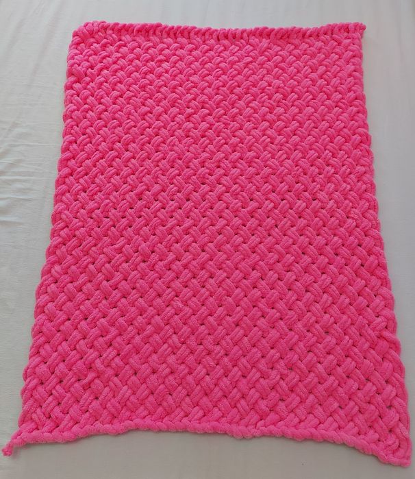 Ръчно плетено бебешко одеялце