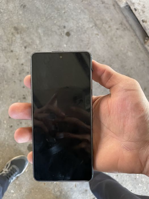 Samsung a 73 telefon