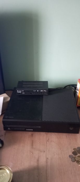 Продам икс бокс one  500 гиг ... Блок питания.   Нужно поменять