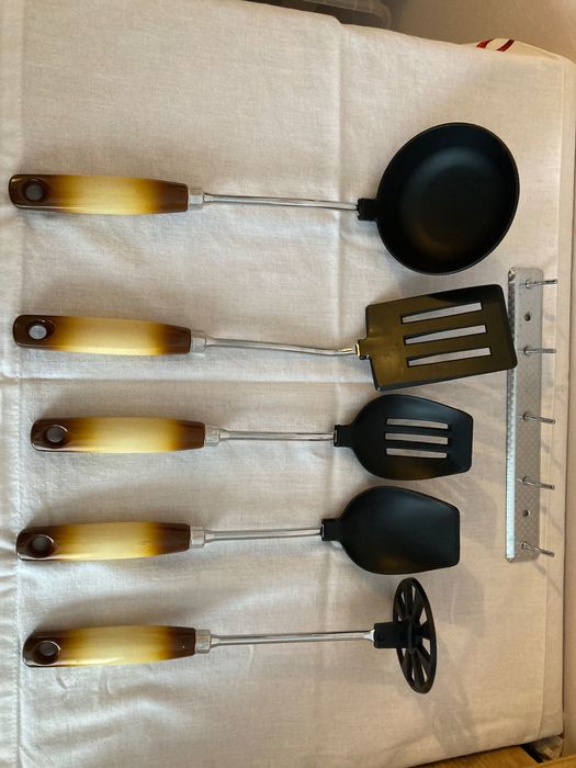 Комплект прибори за готвене с стойка