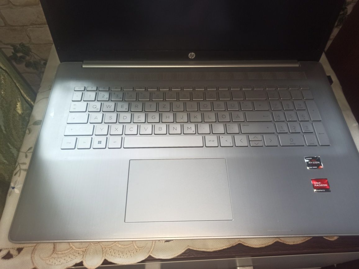 URGENT !! vând laptop HP 17"