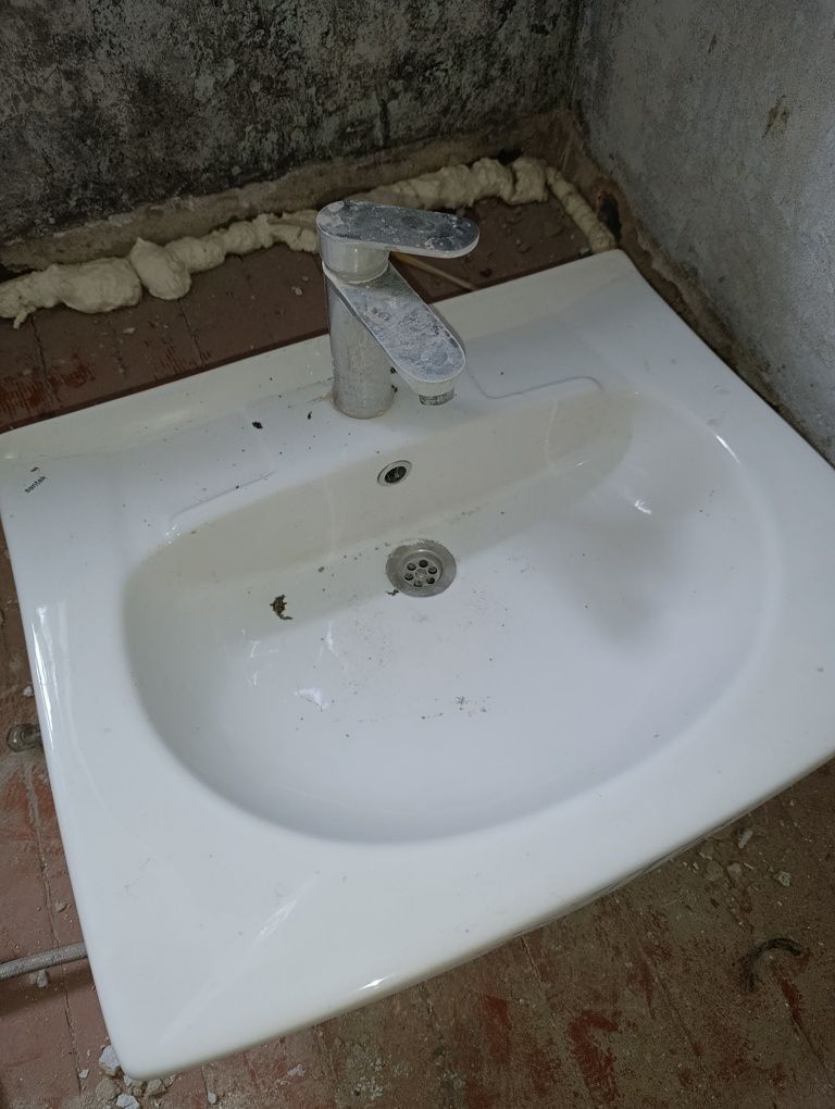 Раковина в ванную комнату