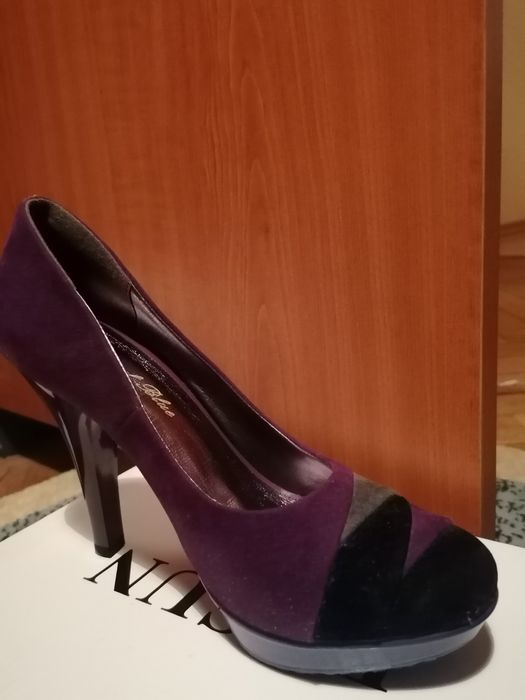 Pantofi noi cu toc din catifea mov cu negru