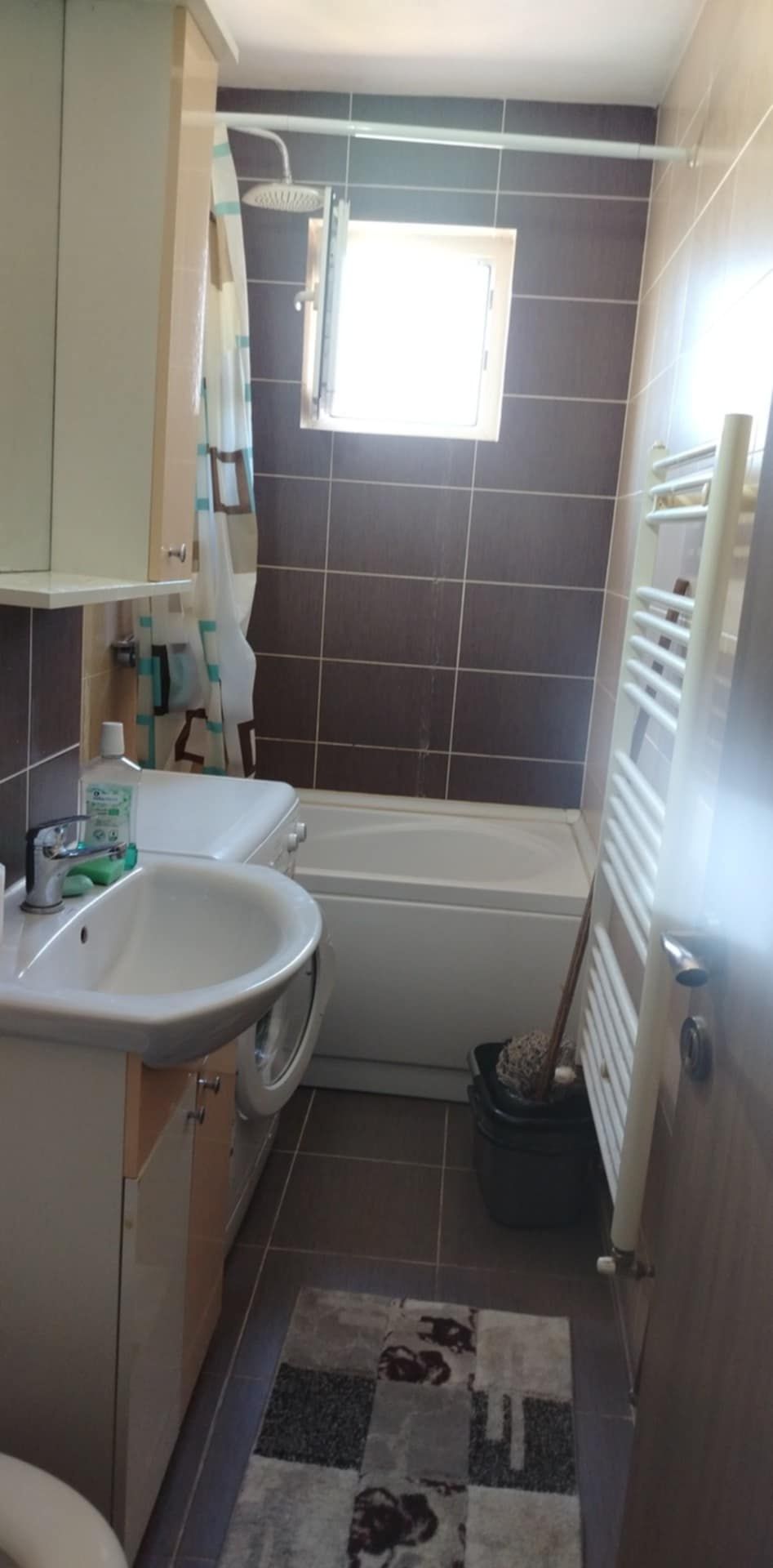 Ofer spre inchiriere apartament cu 2 camere!