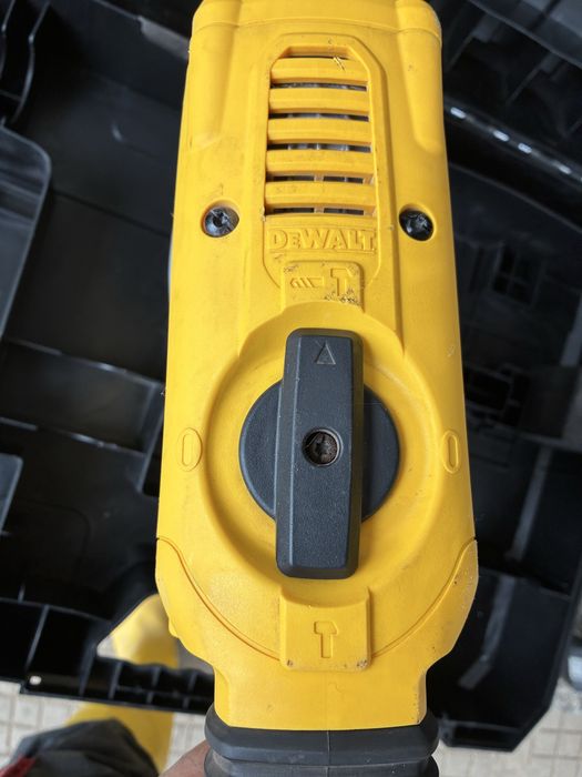 Електрически перфоратор DeWALT D25614K, SDS-max, 1350 W, 10.5 J