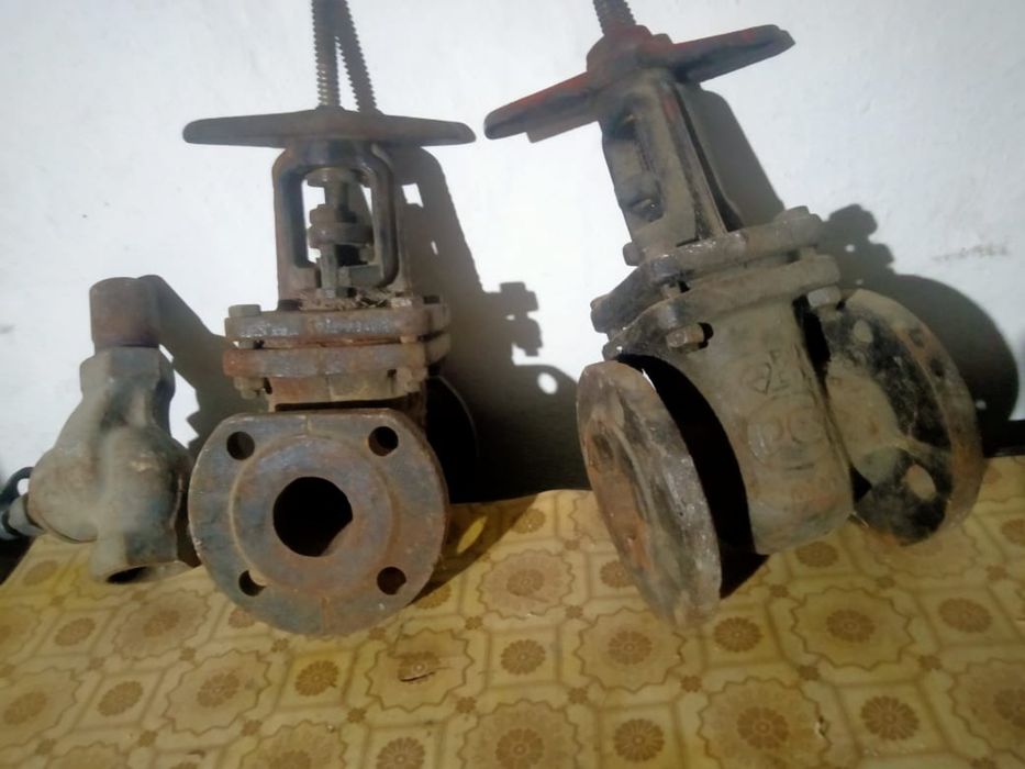 Задвижки чугунны диаметром 50мм,2шт, и вентиль диаметром 40мм