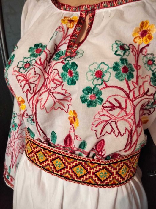 Costum popular stilizat