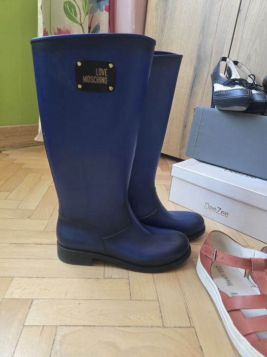 Естествена кожа обувки и сандали, гумени ботуши Love Moschino
