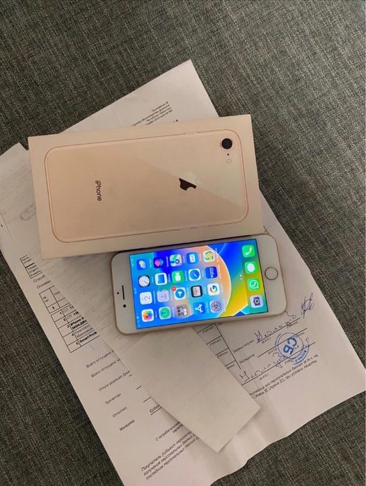 Продам Iphone 8 gold 64 g