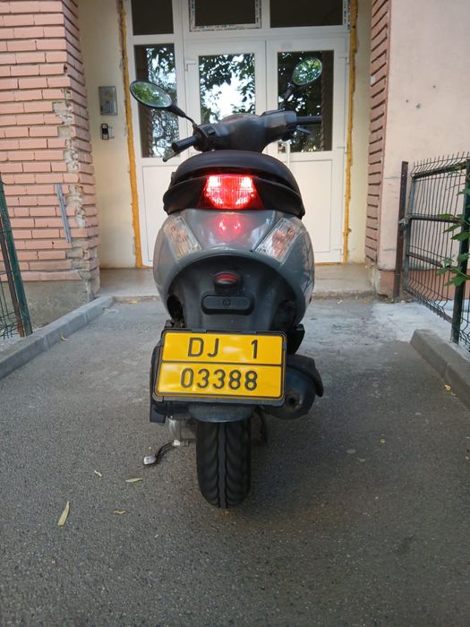 Piaggio Zip 2022 49cc se conduce cu B