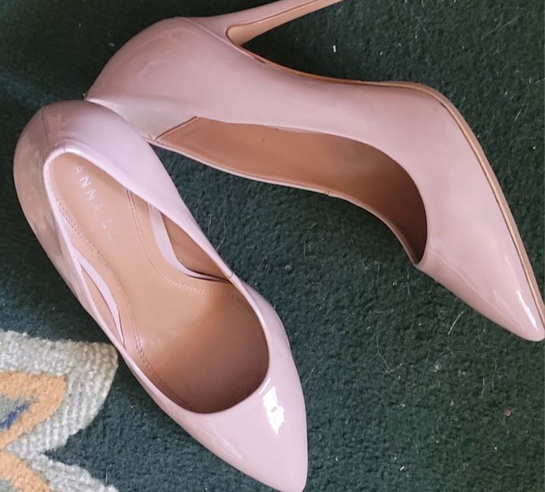 Pantofi stileto nude