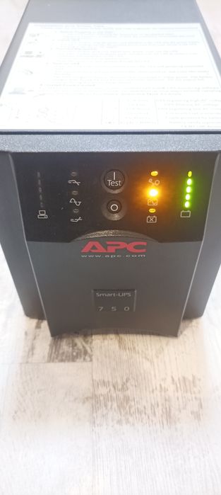 Ups APC 500W functional-baterii ok