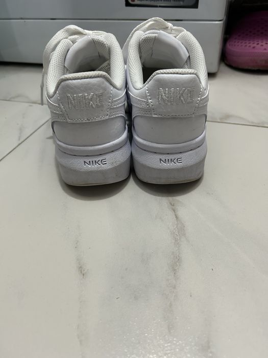Маратонки кожени Nike