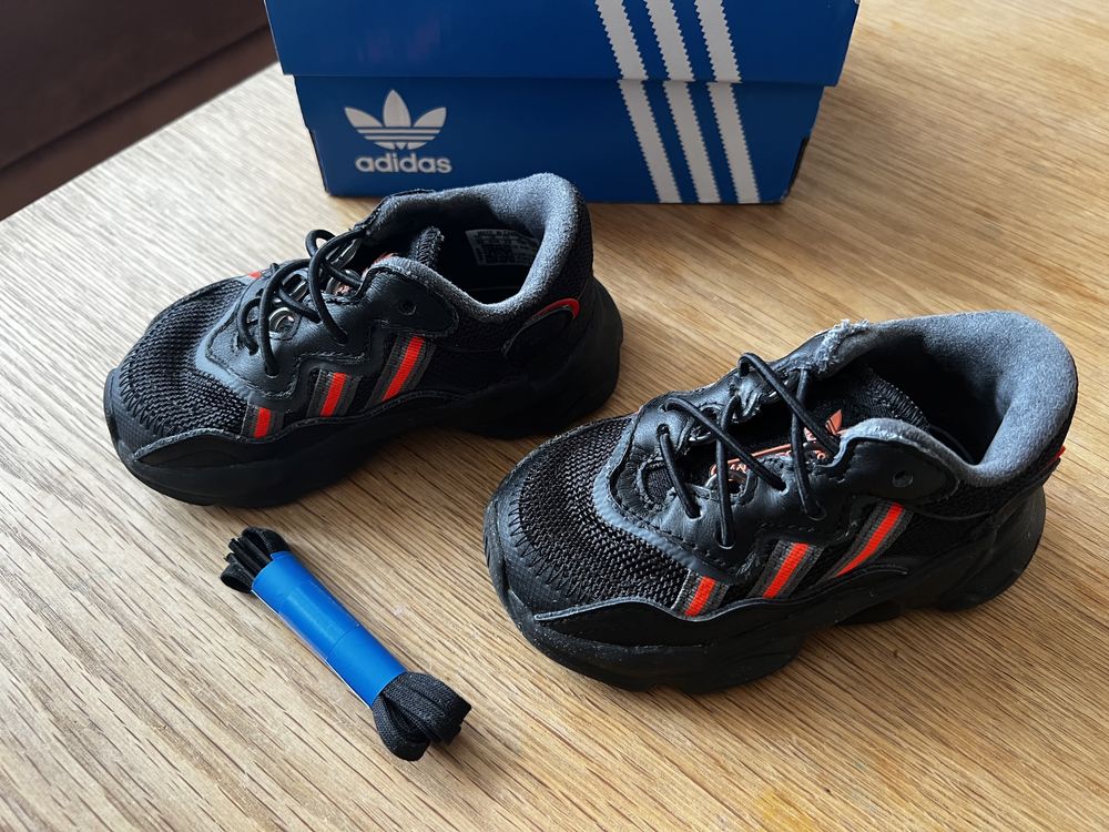 Бебешки обувки Adidas Ozweego. Размер 22