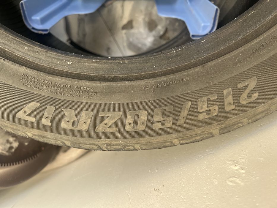 Продам Летнюю резину 215/50/R17