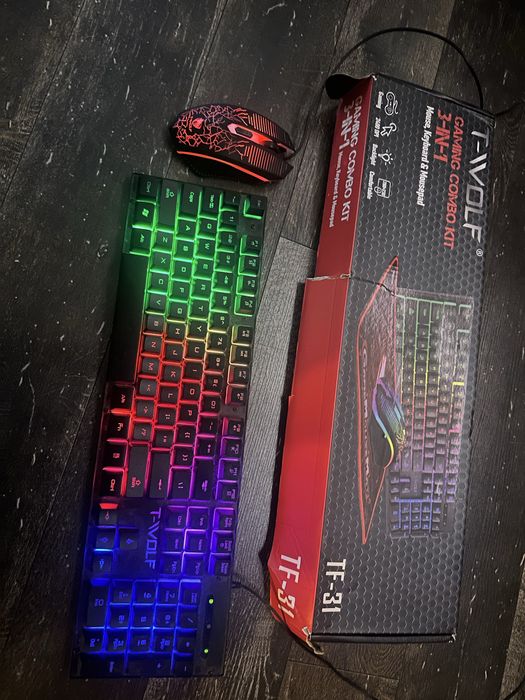 Геймърска клавиатура и мишка (с кабел)