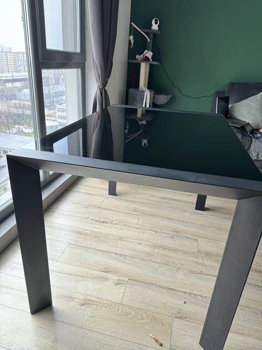 Masă extensibilă de design din sticlă și metal