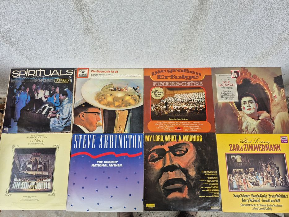 Vând 150lp Discuri Vinil cu muzică clasică,pentru pick-up 
Lot 150lp D