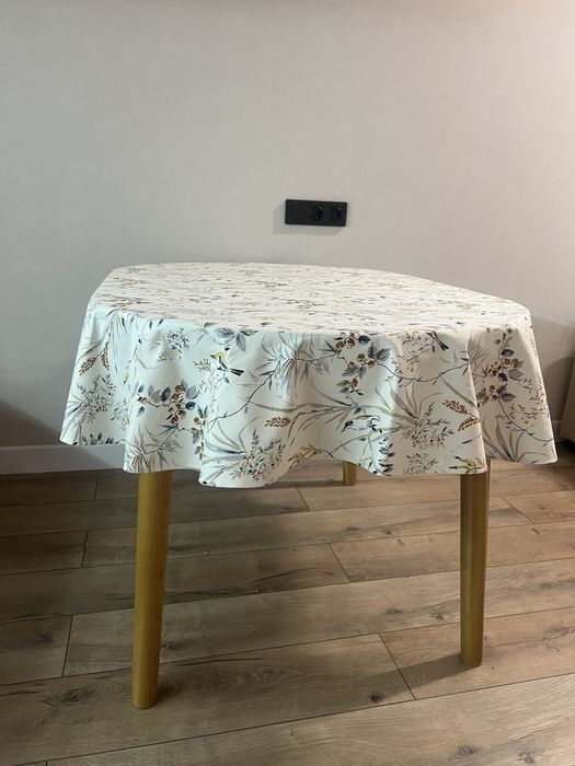 Кухонный стол на 6 персон