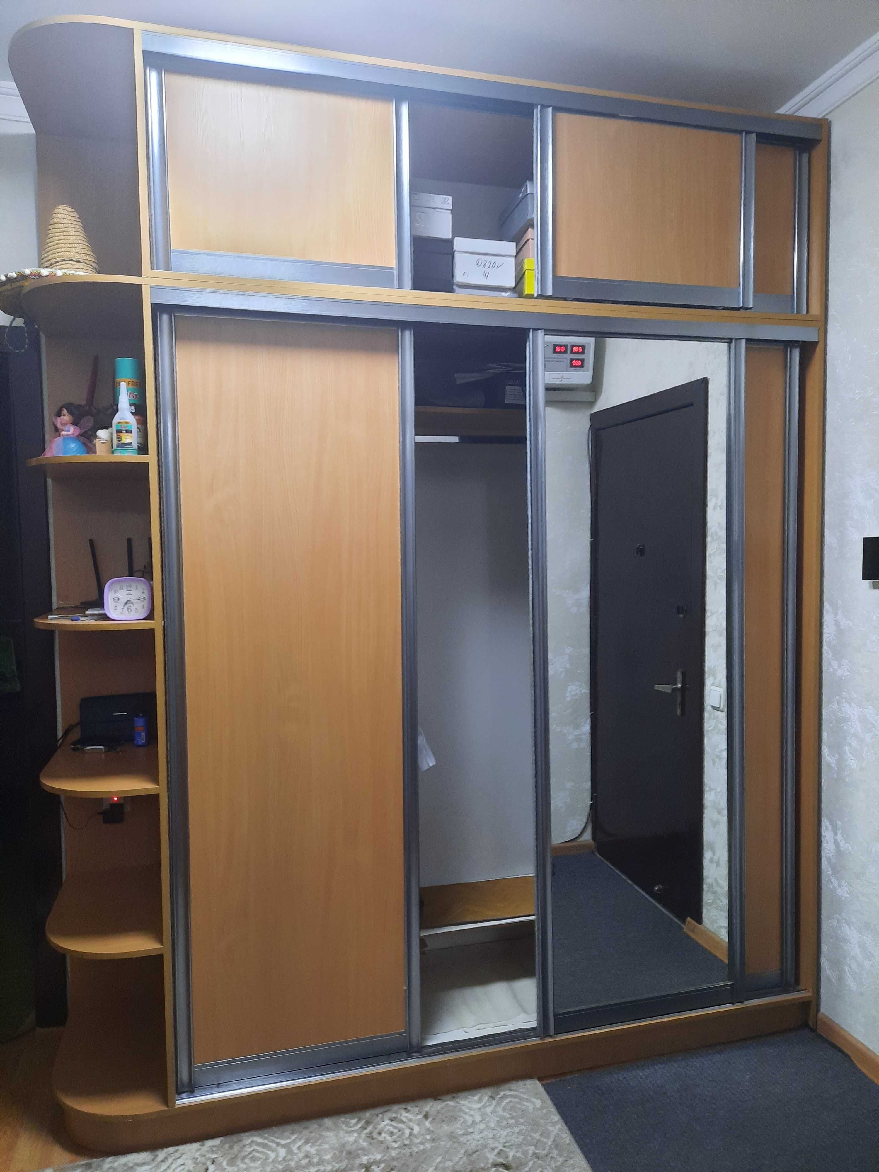 Продается Шкаф купе в хорошем состоянии