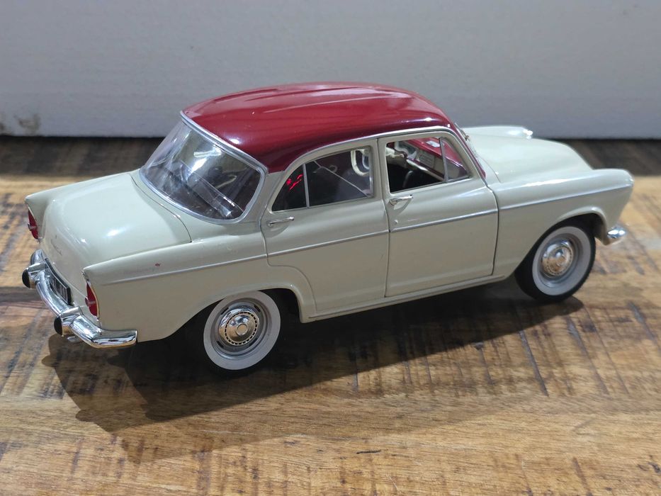 Macheta Auto 1/18 NOREV Simca Aronde P60