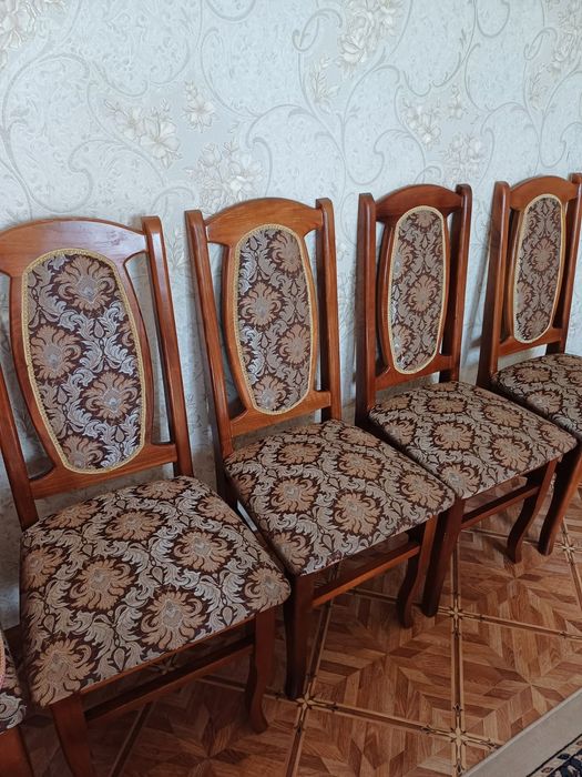 Продам стулья в гостиную