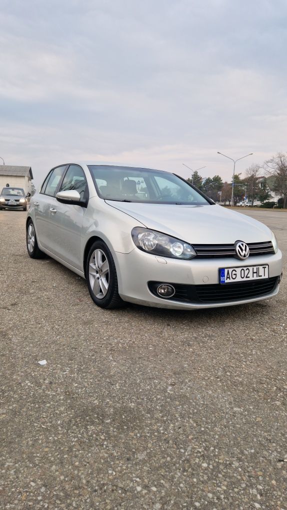 Proprietar în acte vând Golf 6