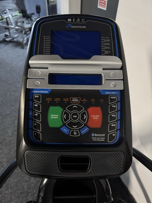 Banca declinata pentru piept / Banca Scott biceps / Eliptica Nautilus