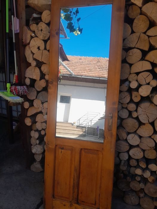 Uși de vanzare per buc.
