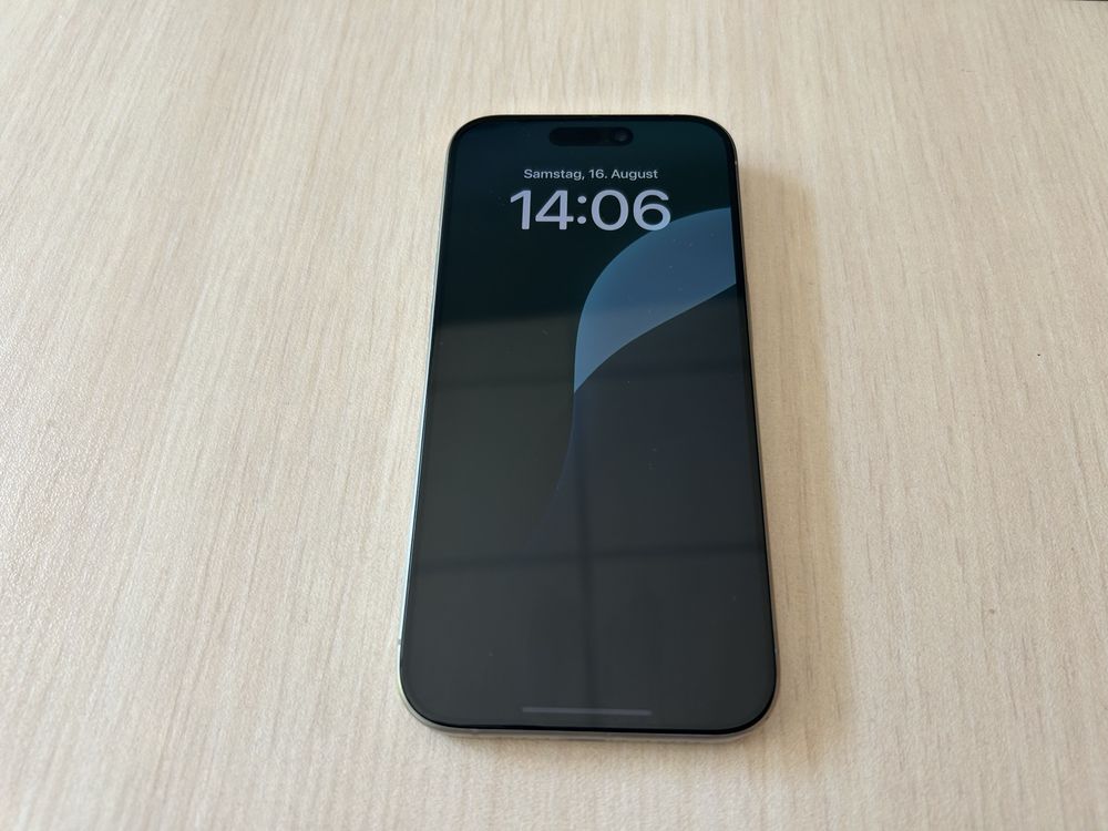 Продавам Apple iPhone 15 Pro 256GB