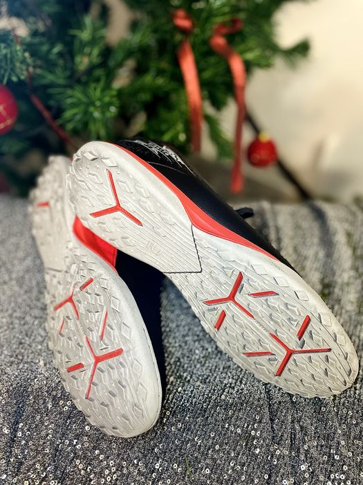 Pantofi pentru fotbal