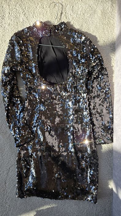 Бляскава новогодишна рокля Mango