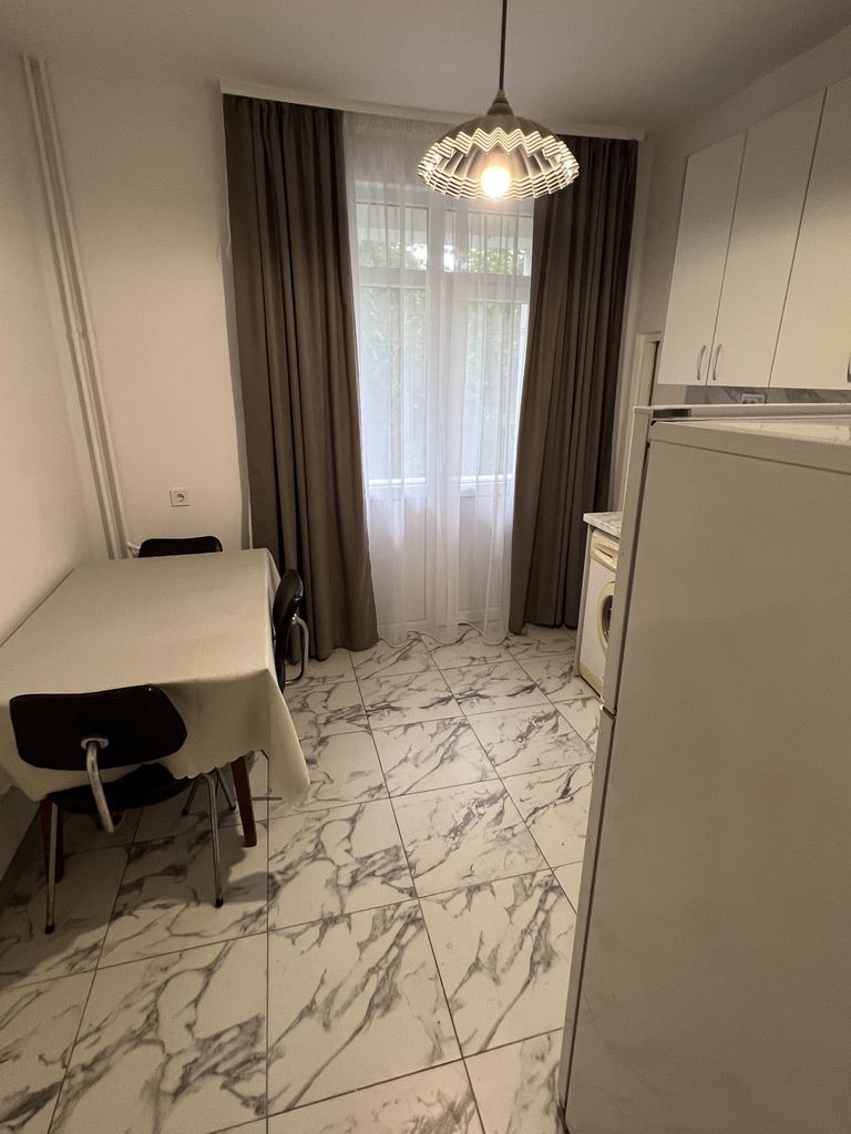 Дава се под наем Двустаен апартамент в Перник, Център - 75 кв.м за 382.5 € - Снимка #4