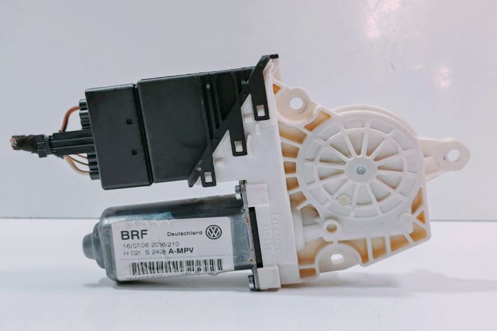 Motoras macara dreapta 1K0959704E Volkswagen VW Touran prima generati