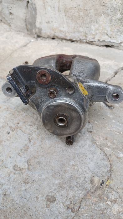 Etrier stînga spate fără motoraș Pasat B6